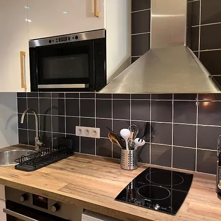 Beautiful Cozy And Fully Renovated Апартаменты